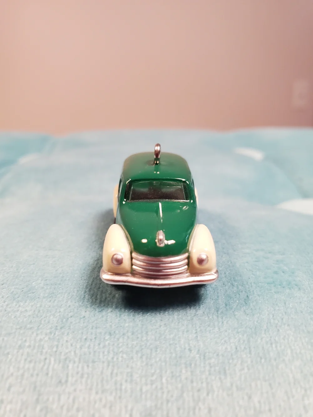 Hallmark Keepsake 2012 Mama's Delivery Van Miniature Ornament
